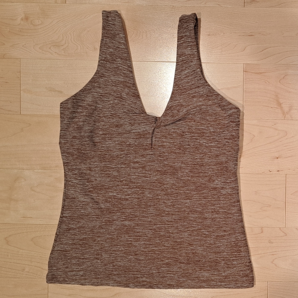 Active Wear Top with Twist at Front Size Small